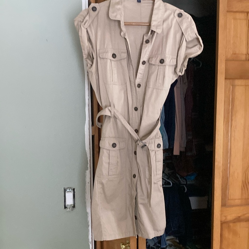 GAP Cream Tan Midi Dress with Notched Collar and Cuffed Cap Sleeves